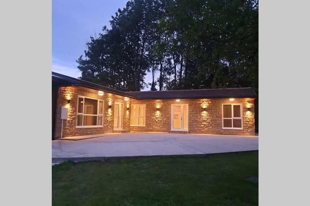 Luxury Five Star Cottage One Tantobie Zewnętrze zdjęcie